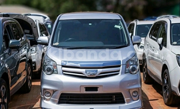 Buy Used Toyota Noah Silver Car in Kampala in Uganda Buy Used Toyota Noah Silver Car in Kampala in Uganda