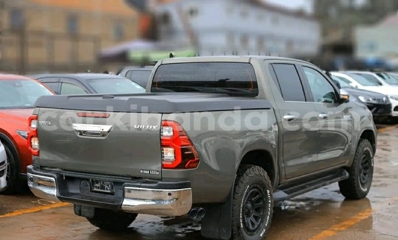 Buy Used Toyota Hiluxe Revo Green Car in Kampala in Uganda Buy Used Toyota Hiluxe Revo Green Car in Kampala in Uganda