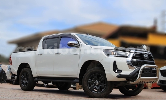 Buy Used Toyota Hiluxe Revo White Car in Kampala in Uganda Buy Used Toyota Hiluxe Revo White Car in Kampala in Uganda