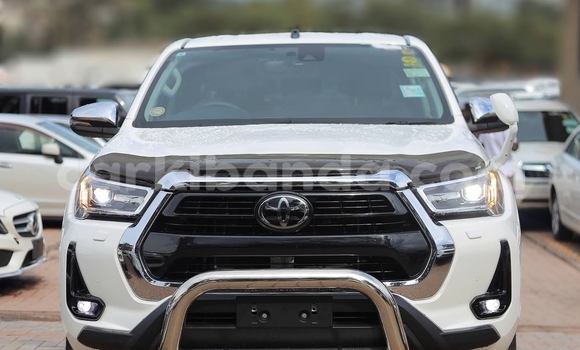 Buy Used Toyota Hiluxe Revo White Car in Kampala in Uganda Buy Used Toyota Hiluxe Revo White Car in Kampala in Uganda