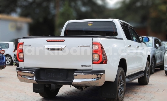 Buy Used Toyota Hiluxe Revo White Car in Kampala in Uganda Buy Used Toyota Hiluxe Revo White Car in Kampala in Uganda