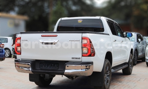 Buy Used Toyota Hiluxe Revo White Car in Kampala in Uganda Buy Used Toyota Hiluxe Revo White Car in Kampala in Uganda