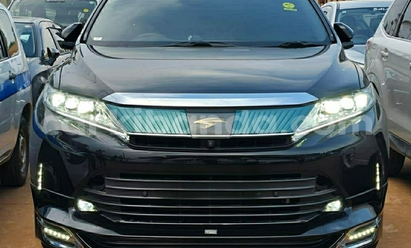 Buy Used Toyota Harrier Black Car in Kampala in Uganda