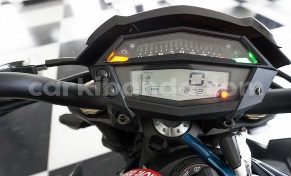 Nunua Ilio tumika Kawasaki Z 1000 Nyeusi Bike ndani ya Kampala nchini Uganda Nunua Ilio tumika Kawasaki Z 1000 Nyeusi Bike ndani ya Kampala nchini Uganda