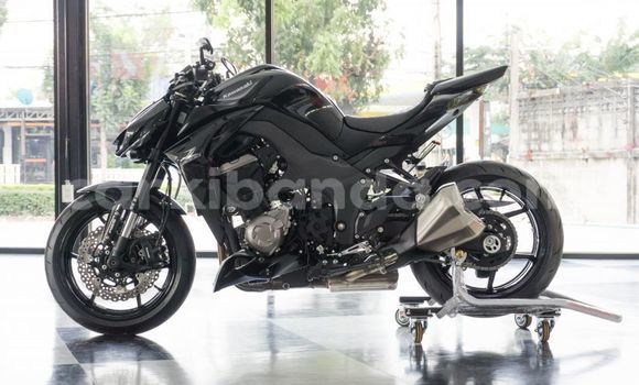 Nunua Ilio tumika Kawasaki Z 1000 Nyeusi Bike ndani ya Kampala nchini Uganda Nunua Ilio tumika Kawasaki Z 1000 Nyeusi Bike ndani ya Kampala nchini Uganda
