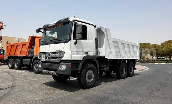 Nunua Imported Mercedes‒Benz Tipper Nyeupe Lori ndani ya Import - Dubai nchini Uganda Nunua Imported Mercedes‒Benz Tipper Nyeupe Lori ndani ya Import - Dubai nchini Uganda