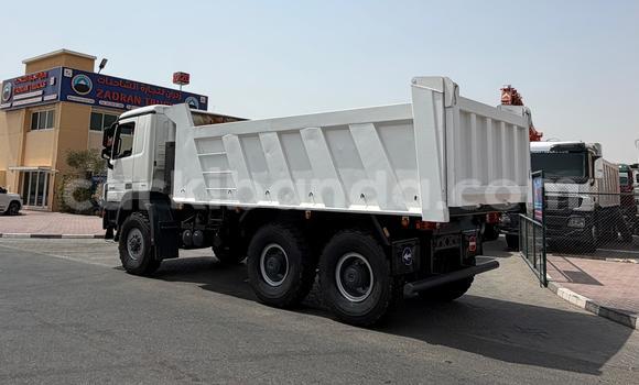 Nunua Imported Mercedes‒Benz Tipper Nyeupe Lori ndani ya Import - Dubai nchini Uganda Nunua Imported Mercedes‒Benz Tipper Nyeupe Lori ndani ya Import - Dubai nchini Uganda