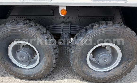 Nunua Imported Mercedes‒Benz Tipper Nyeupe Lori ndani ya Import - Dubai nchini Uganda Nunua Imported Mercedes‒Benz Tipper Nyeupe Lori ndani ya Import - Dubai nchini Uganda