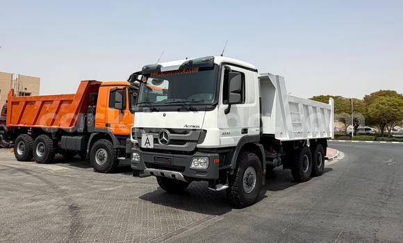 Nunua Imported Mercedes‒Benz Tipper Nyeupe Lori ndani ya Import - Dubai nchini Uganda Nunua Imported Mercedes‒Benz Tipper Nyeupe Lori ndani ya Import - Dubai nchini Uganda