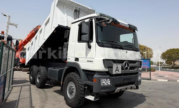 Nunua Imported Mercedes‒Benz Tipper Nyeupe Lori ndani ya Import - Dubai nchini Uganda Nunua Imported Mercedes‒Benz Tipper Nyeupe Lori ndani ya Import - Dubai nchini Uganda