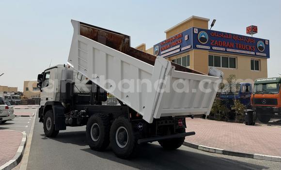 Nunua Imported Mercedes‒Benz Tipper Nyeupe Lori ndani ya Import - Dubai nchini Uganda Nunua Imported Mercedes‒Benz Tipper Nyeupe Lori ndani ya Import - Dubai nchini Uganda