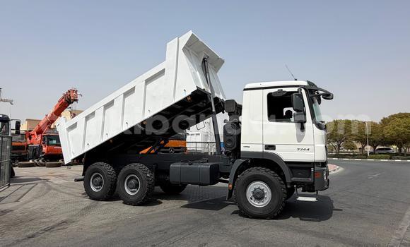 Nunua Imported Mercedes‒Benz Tipper Nyeupe Lori ndani ya Import - Dubai nchini Uganda Nunua Imported Mercedes‒Benz Tipper Nyeupe Lori ndani ya Import - Dubai nchini Uganda