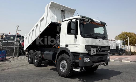 Nunua Imported Mercedes‒Benz Tipper Nyeupe Lori ndani ya Import - Dubai nchini Uganda Nunua Imported Mercedes‒Benz Tipper Nyeupe Lori ndani ya Import - Dubai nchini Uganda