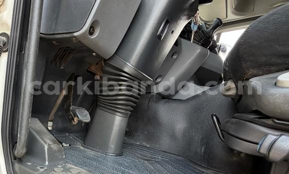 Nunua Imported Mercedes‒Benz Tipper Nyeupe Lori ndani ya Import - Dubai nchini Uganda Nunua Imported Mercedes‒Benz Tipper Nyeupe Lori ndani ya Import - Dubai nchini Uganda