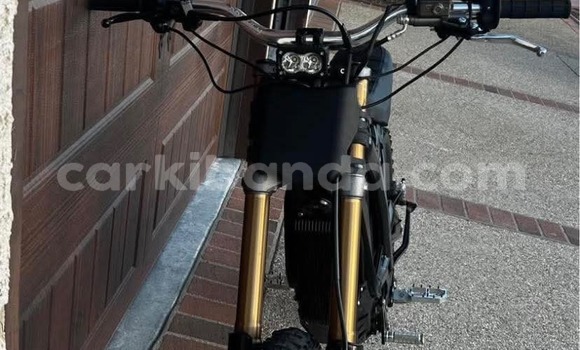 Acheter Neuf Moto Ajs E95 Noir à Kira, Ouganda Acheter Neuf Moto Ajs E95 Noir à Kira, Ouganda