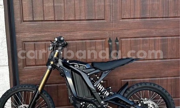 Acheter Neuf Moto Ajs E95 Noir à Kira, Ouganda Acheter Neuf Moto Ajs E95 Noir à Kira, Ouganda