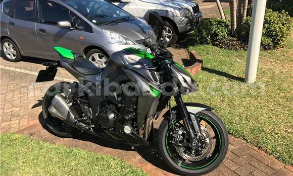 Nunua Ilio tumika Kawasaki Z 1000 Kijani Bike ndani ya Kampala nchini Uganda Nunua Ilio tumika Kawasaki Z 1000 Kijani Bike ndani ya Kampala nchini Uganda