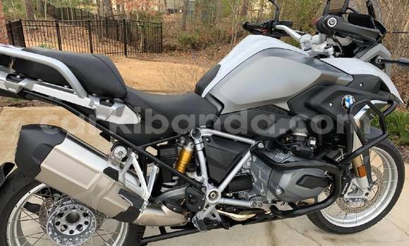 Gura Yakoze BMW R 1200 GS Beige Bike i Kampala mu Uganda Gura Yakoze BMW R 1200 GS Beige Bike i Kampala mu Uganda