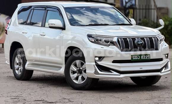Gura Nshya Toyota Land Cruiser Prado White Imodoka i Kampala mu Uganda Gura Nshya Toyota Land Cruiser Prado White Imodoka i Kampala mu Uganda