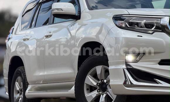 Gura Nshya Toyota Land Cruiser Prado White Imodoka i Kampala mu Uganda Gura Nshya Toyota Land Cruiser Prado White Imodoka i Kampala mu Uganda