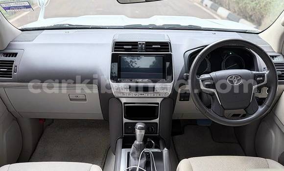 Gura Nshya Toyota Land Cruiser Prado White Imodoka i Kampala mu Uganda Gura Nshya Toyota Land Cruiser Prado White Imodoka i Kampala mu Uganda