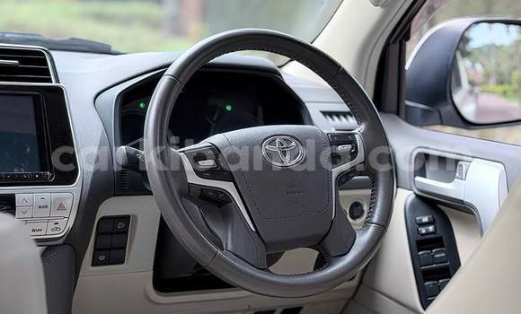 Gura Nshya Toyota Land Cruiser Prado White Imodoka i Kampala mu Uganda Gura Nshya Toyota Land Cruiser Prado White Imodoka i Kampala mu Uganda