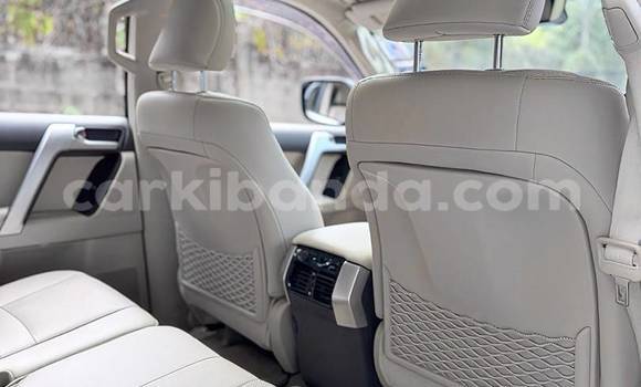 Gura Nshya Toyota Land Cruiser Prado White Imodoka i Kampala mu Uganda Gura Nshya Toyota Land Cruiser Prado White Imodoka i Kampala mu Uganda
