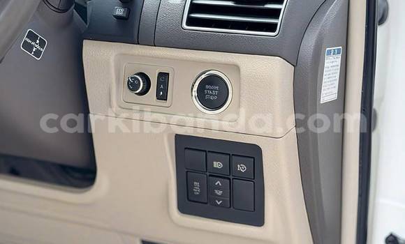 Gura Nshya Toyota Land Cruiser Prado White Imodoka i Kampala mu Uganda Gura Nshya Toyota Land Cruiser Prado White Imodoka i Kampala mu Uganda
