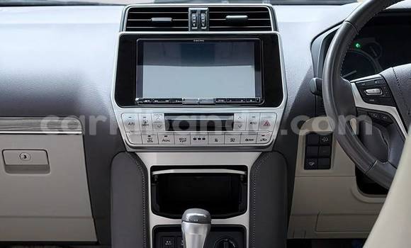 Gura Nshya Toyota Land Cruiser Prado White Imodoka i Kampala mu Uganda Gura Nshya Toyota Land Cruiser Prado White Imodoka i Kampala mu Uganda