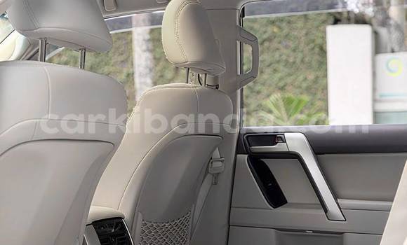 Gura Nshya Toyota Land Cruiser Prado White Imodoka i Kampala mu Uganda Gura Nshya Toyota Land Cruiser Prado White Imodoka i Kampala mu Uganda