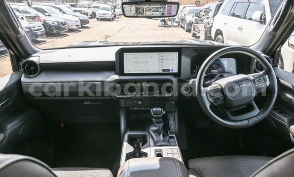 Gura Nshya Toyota Land Cruiser Black Imodoka i Kampala mu Uganda Gura Nshya Toyota Land Cruiser Black Imodoka i Kampala mu Uganda