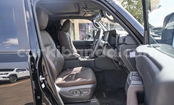 Gura Nshya Toyota Land Cruiser Black Imodoka i Kampala mu Uganda Gura Nshya Toyota Land Cruiser Black Imodoka i Kampala mu Uganda