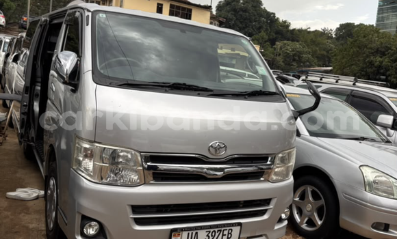 Gura Nshya Toyota Hiace Silver Imodoka i Kampala mu Uganda Gura Nshya Toyota Hiace Silver Imodoka i Kampala mu Uganda