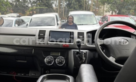 Gura Nshya Toyota Hiace Silver Imodoka i Kampala mu Uganda Gura Nshya Toyota Hiace Silver Imodoka i Kampala mu Uganda