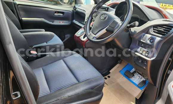 Gura Nshya Toyota Noah Black Imodoka i Kampala mu Uganda Gura Nshya Toyota Noah Black Imodoka i Kampala mu Uganda