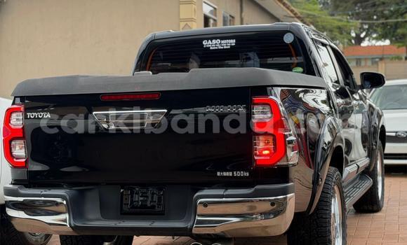Gura Yakoze Toyota Hiluxe Revo Black Imodoka i Kampala mu Uganda Gura Yakoze Toyota Hiluxe Revo Black Imodoka i Kampala mu Uganda