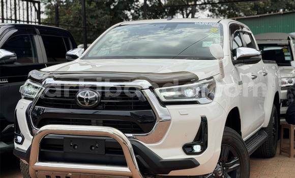 Gura Yakoze Toyota Hiluxe Revo White Imodoka i Kampala mu Uganda Gura Yakoze Toyota Hiluxe Revo White Imodoka i Kampala mu Uganda