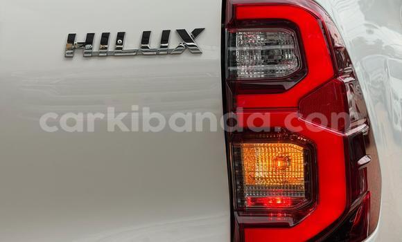 Gura Yakoze Toyota Hiluxe Revo White Imodoka i Kampala mu Uganda Gura Yakoze Toyota Hiluxe Revo White Imodoka i Kampala mu Uganda