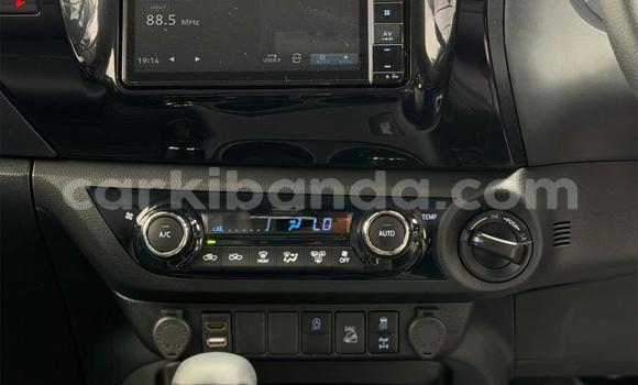Gura Yakoze Toyota Hiluxe Revo White Imodoka i Kampala mu Uganda Gura Yakoze Toyota Hiluxe Revo White Imodoka i Kampala mu Uganda