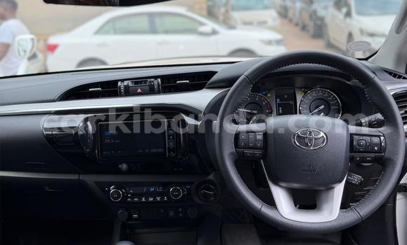 Gura Yakoze Toyota Hiluxe Revo White Imodoka i Kampala mu Uganda Gura Yakoze Toyota Hiluxe Revo White Imodoka i Kampala mu Uganda