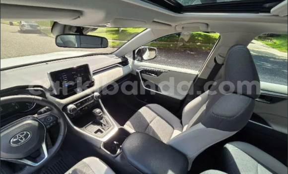 Gura Yakoze Toyota RAV4 White Imodoka i Arua mu Uganda Gura Yakoze Toyota RAV4 White Imodoka i Arua mu Uganda