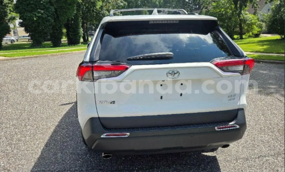 Gura Yakoze Toyota RAV4 White Imodoka i Arua mu Uganda Gura Yakoze Toyota RAV4 White Imodoka i Arua mu Uganda