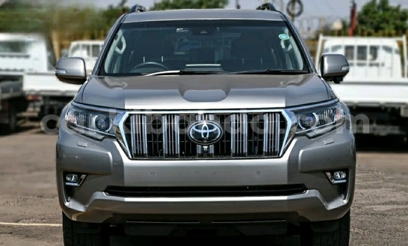 Gura Yakoze Toyota Prado Beige Imodoka i Kampala mu Uganda Gura Yakoze Toyota Prado Beige Imodoka i Kampala mu Uganda
