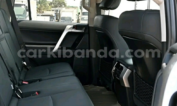 Gura Yakoze Toyota Prado Beige Imodoka i Kampala mu Uganda Gura Yakoze Toyota Prado Beige Imodoka i Kampala mu Uganda