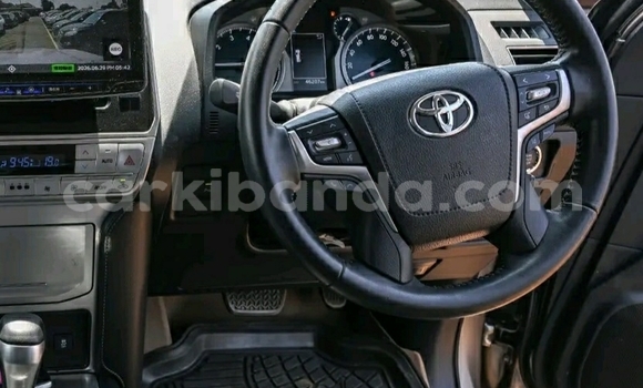 Gura Yakoze Toyota Prado Beige Imodoka i Kampala mu Uganda Gura Yakoze Toyota Prado Beige Imodoka i Kampala mu Uganda