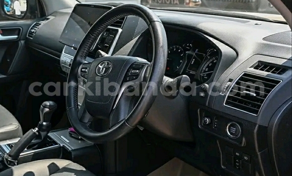 Gura Yakoze Toyota Prado Beige Imodoka i Kampala mu Uganda Gura Yakoze Toyota Prado Beige Imodoka i Kampala mu Uganda