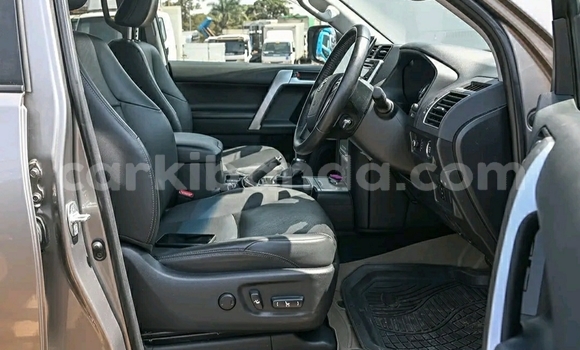 Gura Yakoze Toyota Prado Beige Imodoka i Kampala mu Uganda Gura Yakoze Toyota Prado Beige Imodoka i Kampala mu Uganda