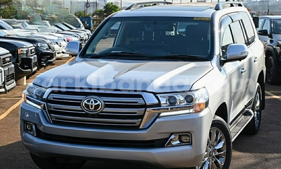 Gura Yakoze Toyota Land Cruiser Silver Imodoka i Kampala mu Uganda Gura Yakoze Toyota Land Cruiser Silver Imodoka i Kampala mu Uganda