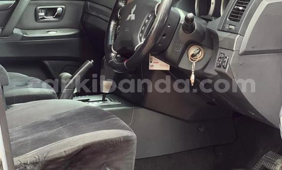 Buy New Mitsubishi Pajero Silver Car in Kampala in Uganda Buy New Mitsubishi Pajero Silver Car in Kampala in Uganda