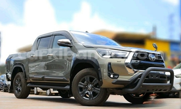 Gura Yakoze Toyota Hiluxe Revo Green Imodoka i Kampala mu Uganda Gura Yakoze Toyota Hiluxe Revo Green Imodoka i Kampala mu Uganda